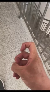 记录生活，中午休息熟女同事在楼道里给我口交。